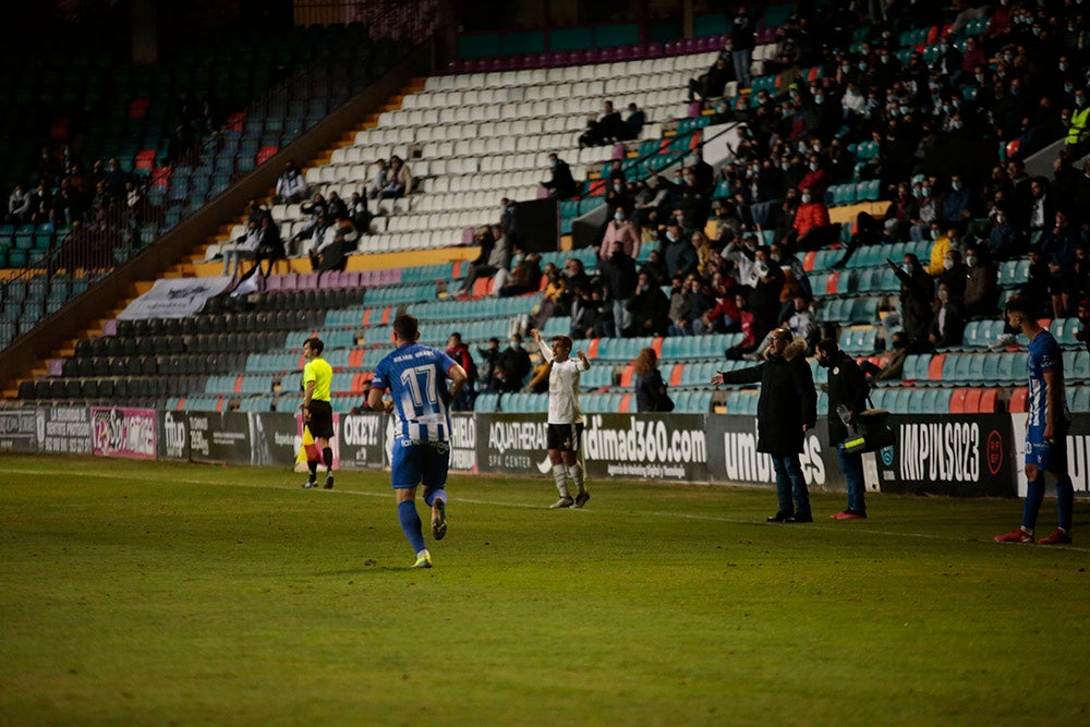 Un desquiciado Salamanca UDS tampoco puede con el Avilés en el Helmántico (0-0)