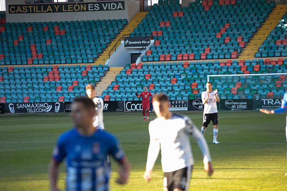 Un desquiciado Salamanca UDS tampoco puede con el Avilés en el Helmántico (0-0)