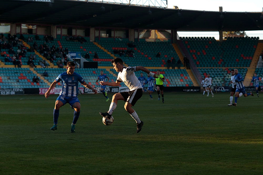 Un desquiciado Salamanca UDS tampoco puede con el Avilés en el Helmántico (0-0)