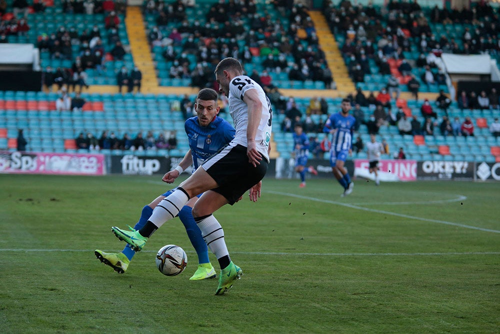 Un desquiciado Salamanca UDS tampoco puede con el Avilés en el Helmántico (0-0)