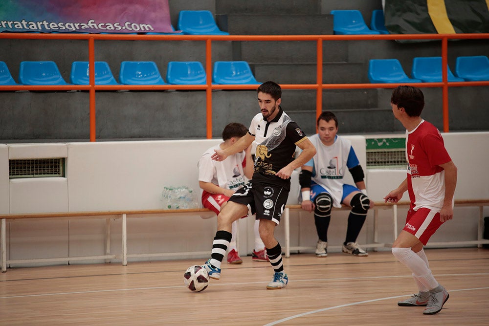 Unionistas FS golea al colista El Espinar Arlequín y se sitúa líder de la Tercera División (12-0)