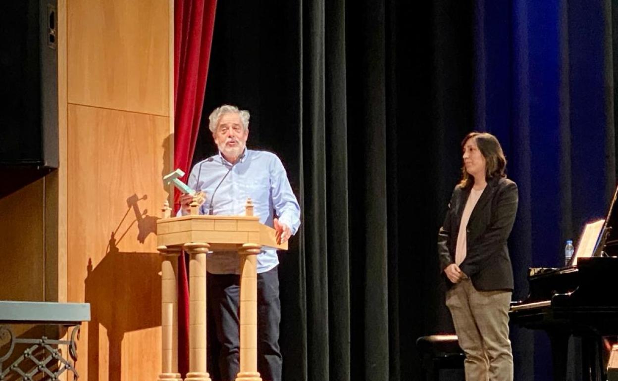 Carlos Iglesias recoge el premio al mejor largometraje por 'Abuelos?