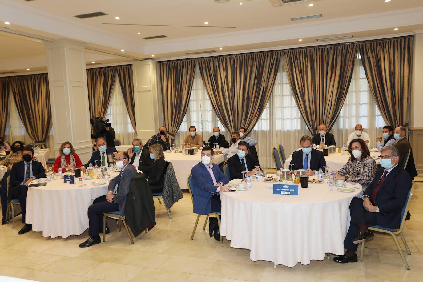 Fotos: Foro económico de El Norte de Castilla con el consejero de Agricultura