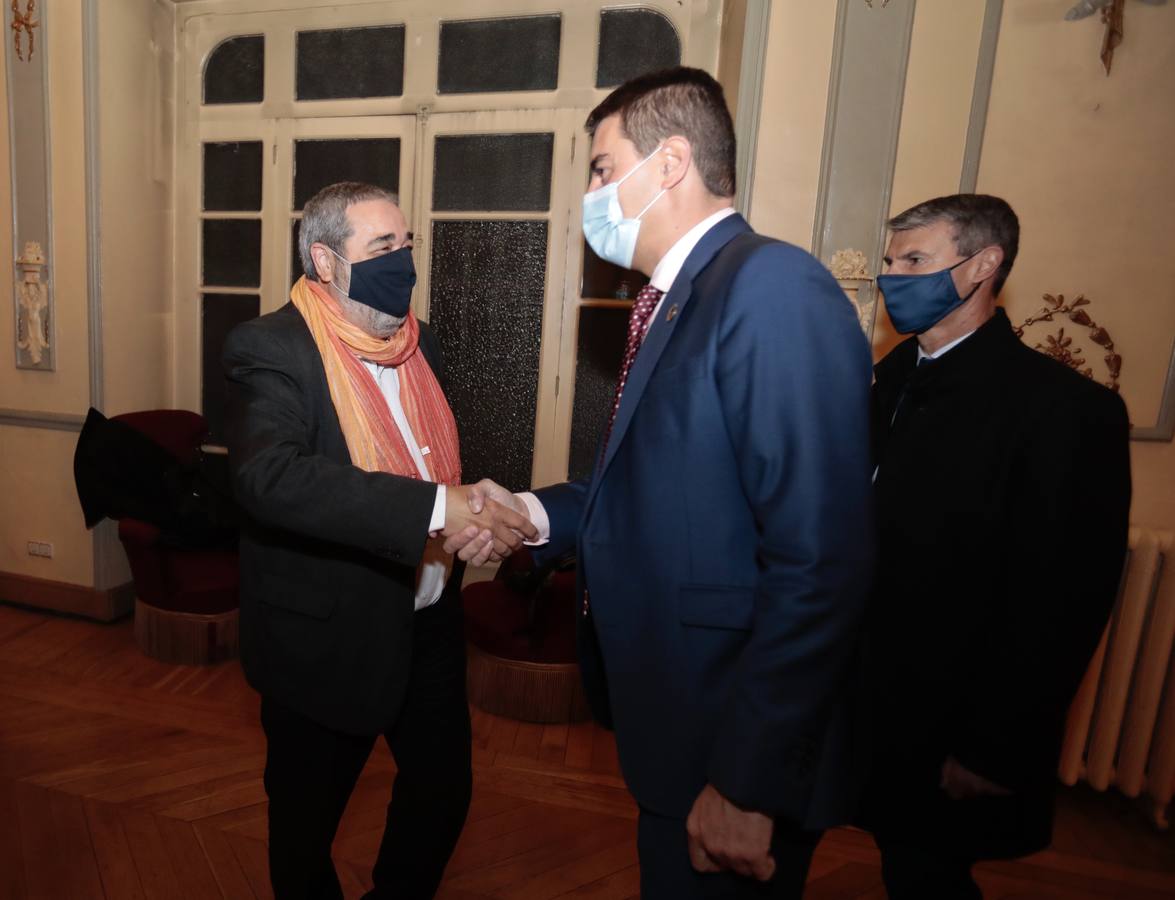 Fotos: Eduardo Madina y Borja Sémper, en el Aula de Cultura de El Norte de Castilla