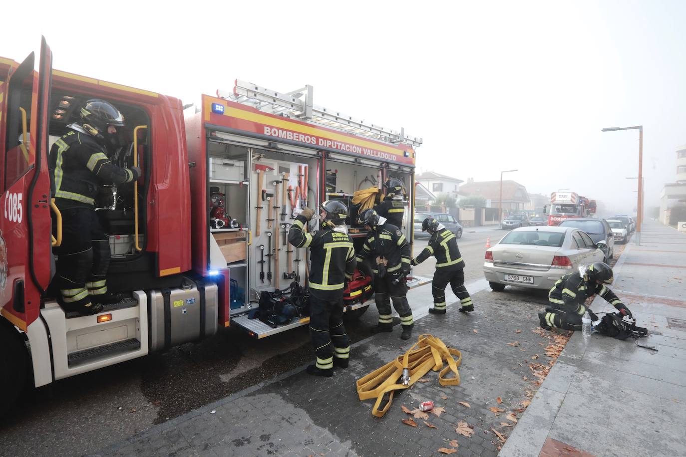 Fotos: Un incendio calcina tres coches en un garaje de Arroyo