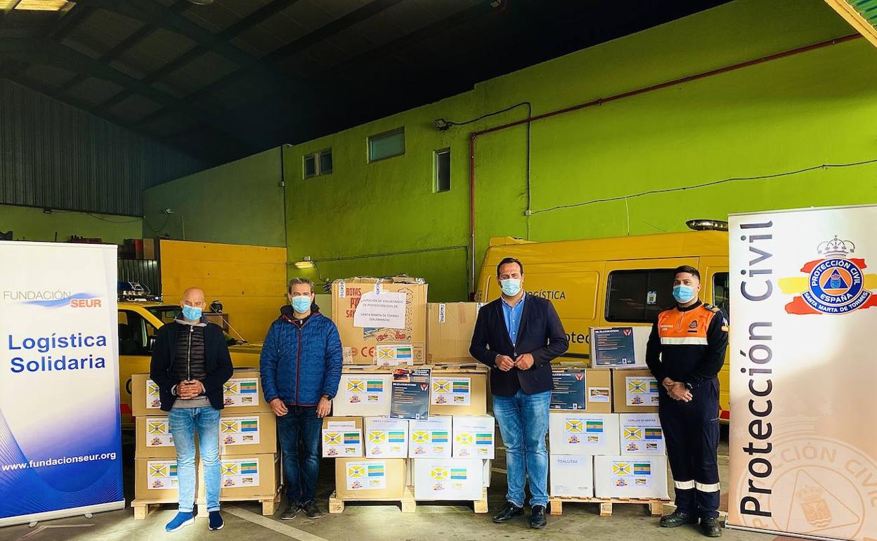 Ayuntamiento y Asociación de Empresarios y Comerciantes de Santa Marta recogen más de 500 kilos de productos para La Palma. 