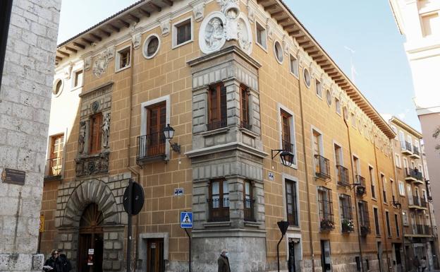 Palacio de los Valverde, situado en el número 11 de la calle San Ignacio.