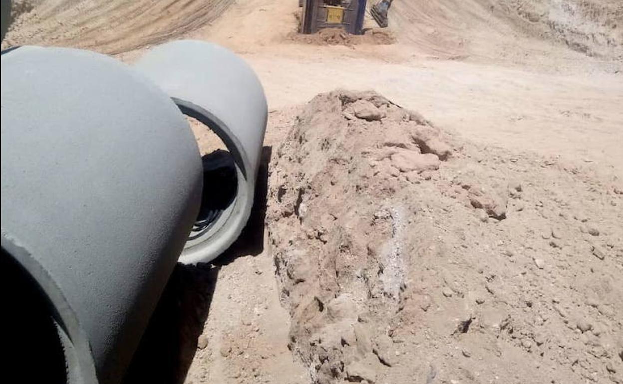 Obras del colector de una depuradora. 