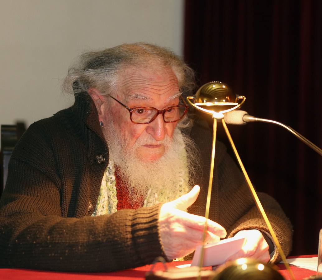 21.11.13 Durante su discurso de ingreso en la Real Academia de Bellas Artes de la Purísima Concepción, como académico de honor.