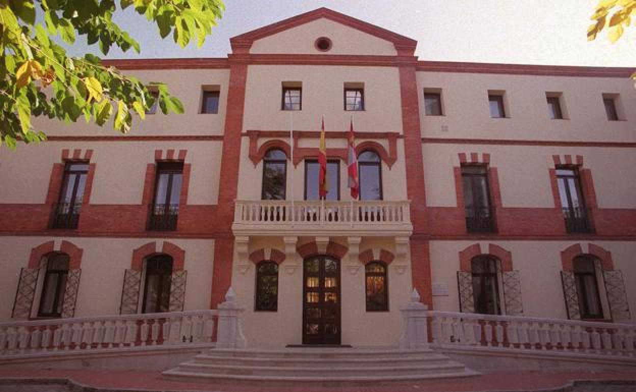 Castilla y León: La Junta, al banquillo por la trama eólica con 24,1 millones de fianza