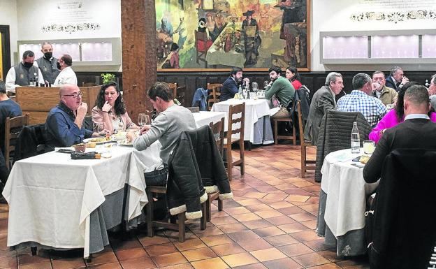 El deseo de reunirse y celebrar dispara las reservas para las cenas de Navidad en Segovia