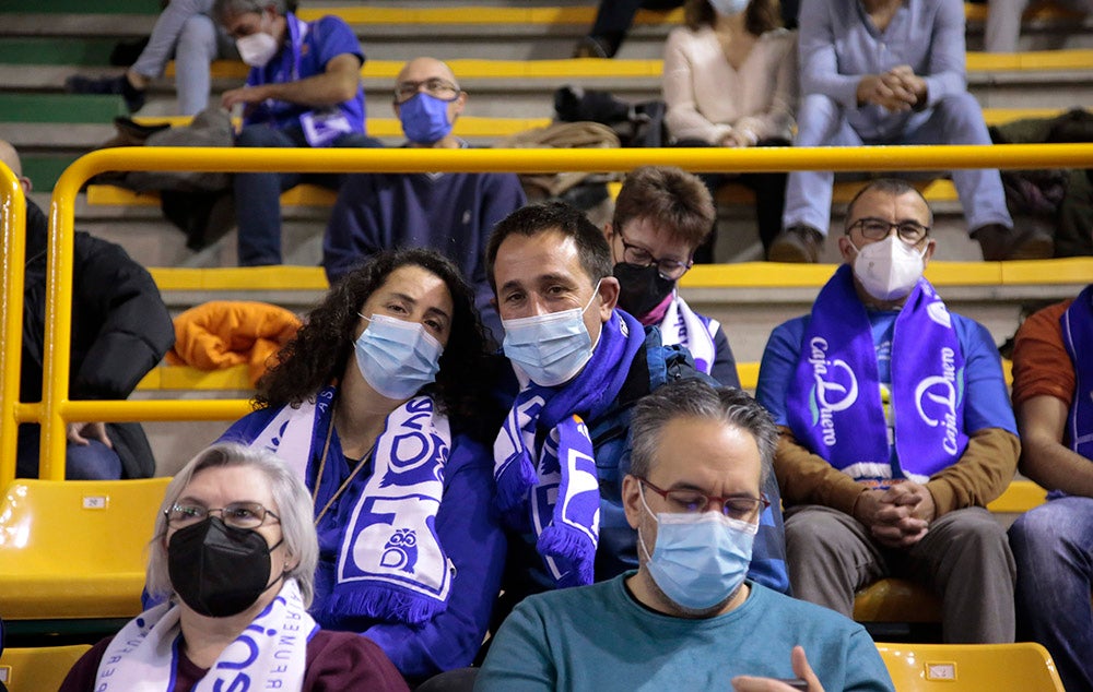 Ovación para Miguel Ángel Ortega en el regreso de la competición liguera a Würzburg con la afición disfrutando de una abultada victoria