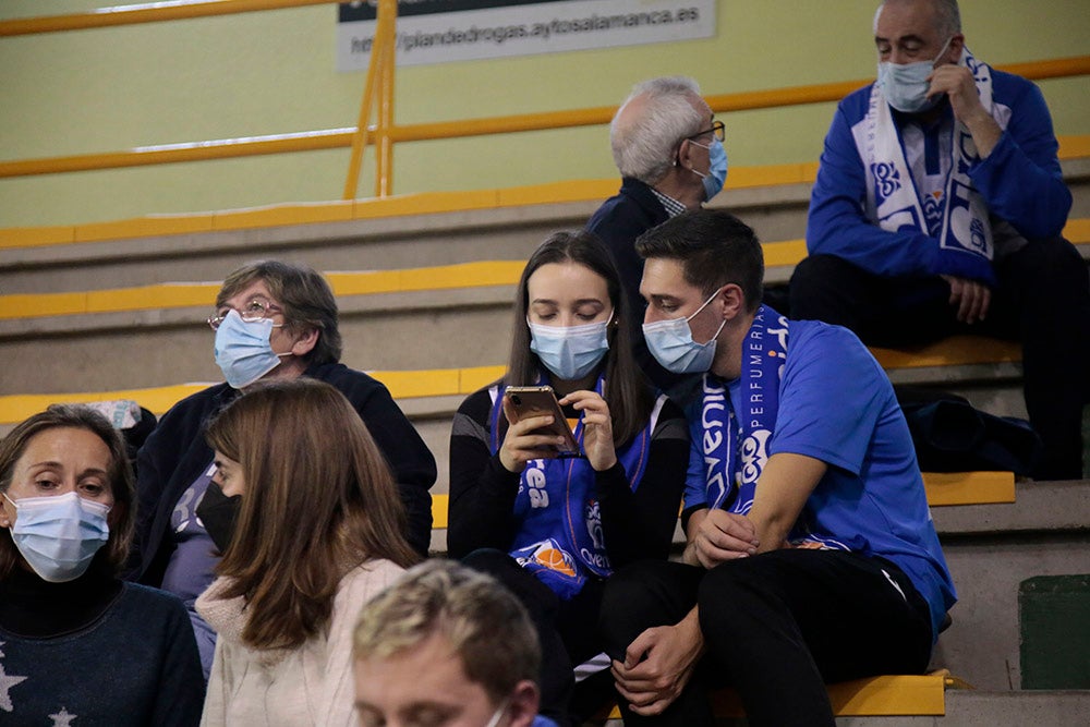 Ovación para Miguel Ángel Ortega en el regreso de la competición liguera a Würzburg con la afición disfrutando de una abultada victoria