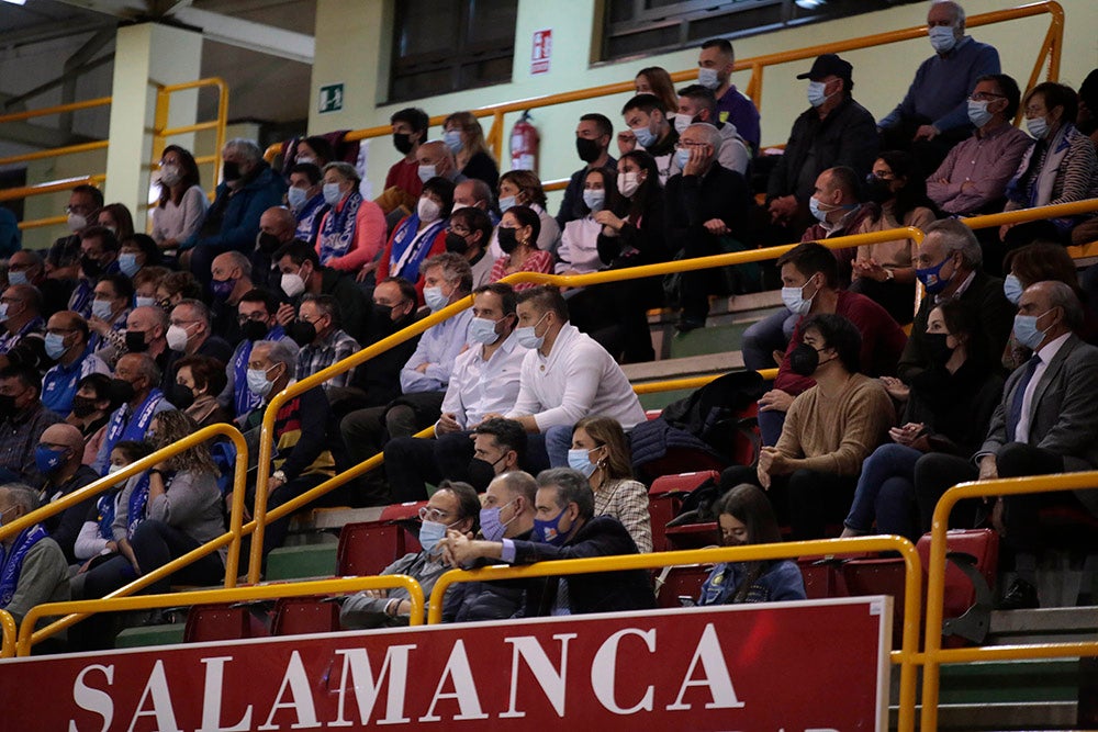 Ovación para Miguel Ángel Ortega en el regreso de la competición liguera a Würzburg con la afición disfrutando de una abultada victoria