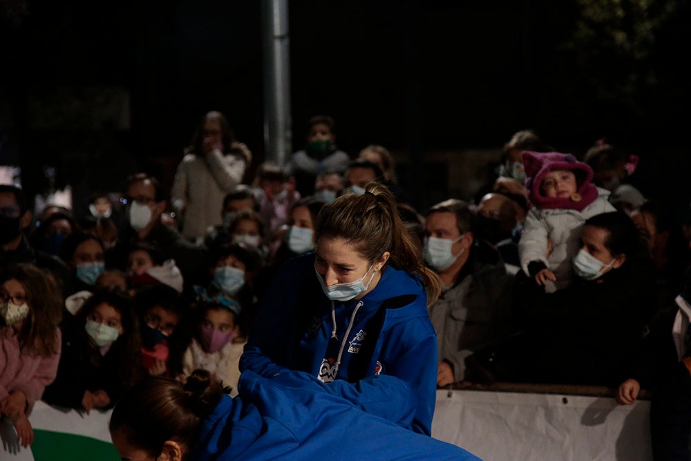 Las jugadoras del CB Avenida participan en el encendido solidario de la iluminación navideña de El Corte Inglés