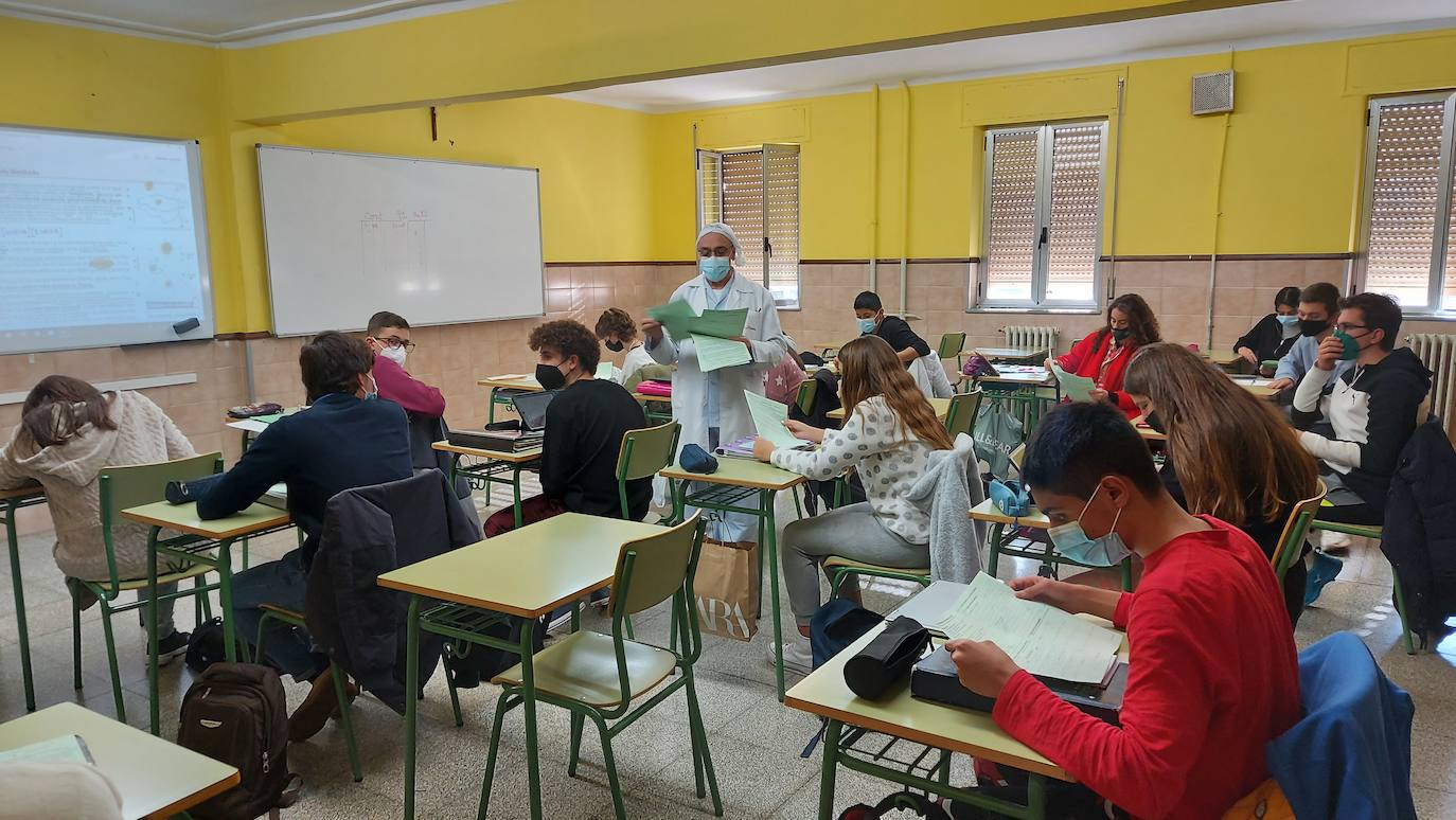 Fotos: Los alumnos del Colegio de La Salle de Valladolid acuden a clase en pijama