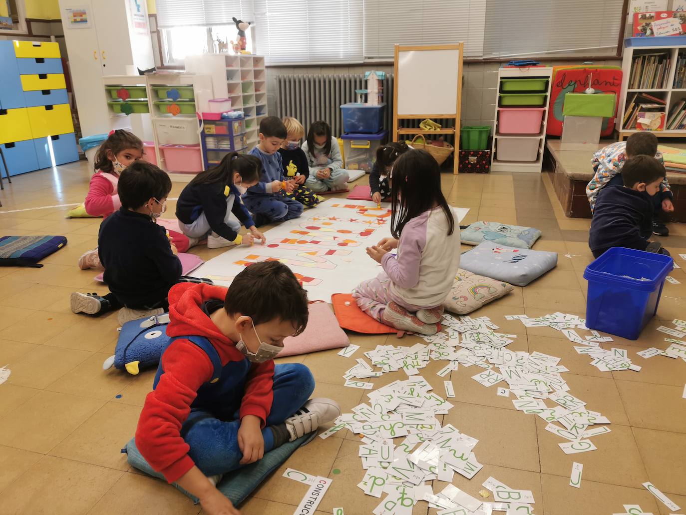 Fotos: Los alumnos del Colegio de La Salle de Valladolid acuden a clase en pijama