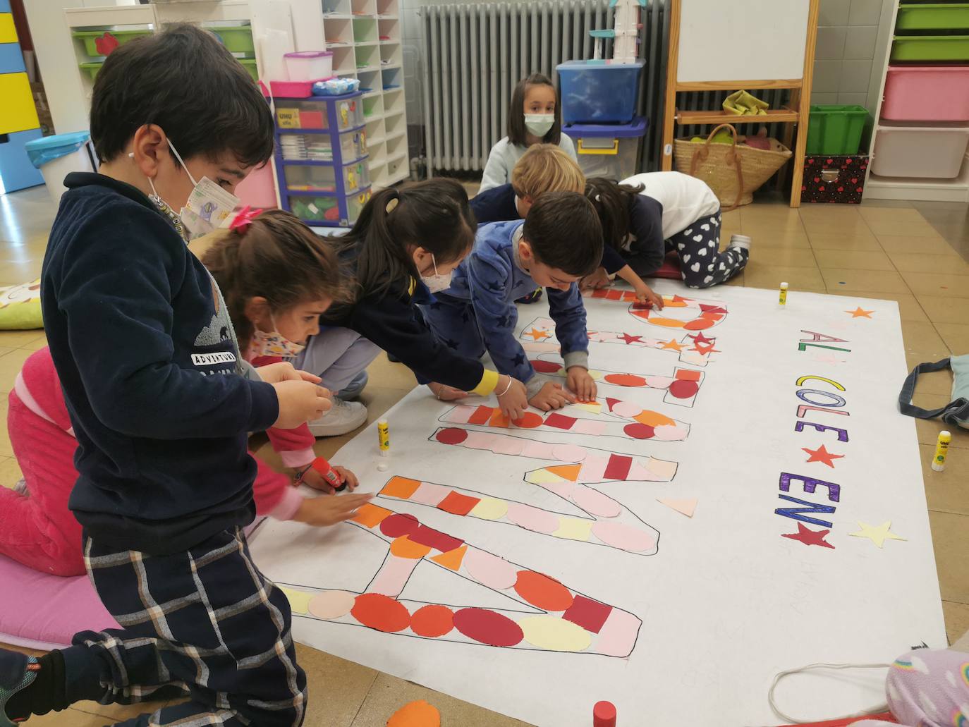 Fotos: Los alumnos del Colegio de La Salle de Valladolid acuden a clase en pijama