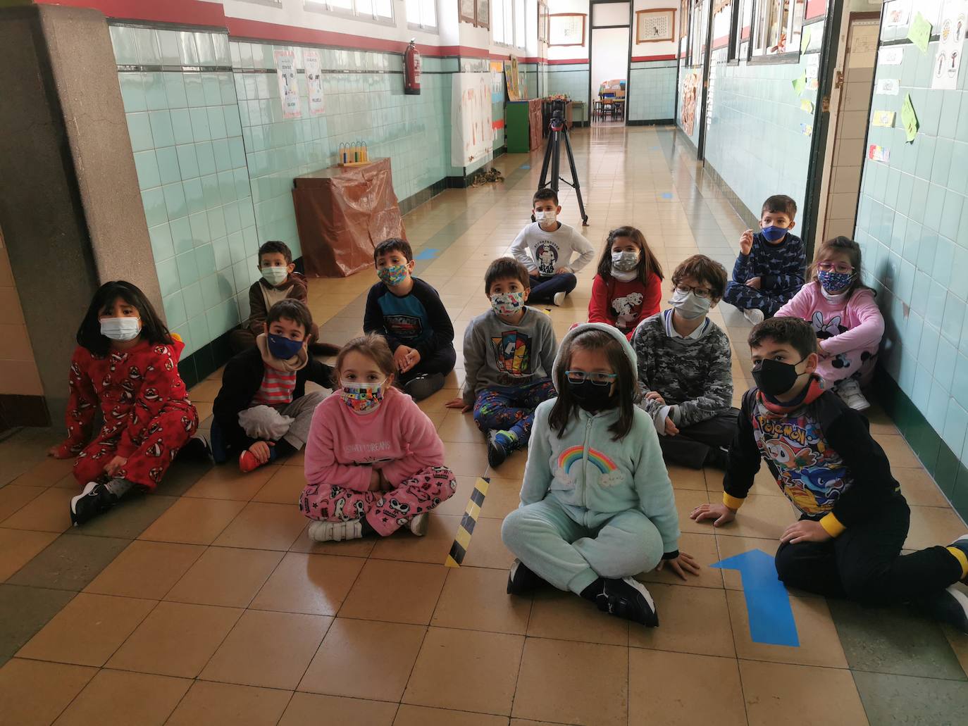 Fotos: Los alumnos del Colegio de La Salle de Valladolid acuden a clase en pijama