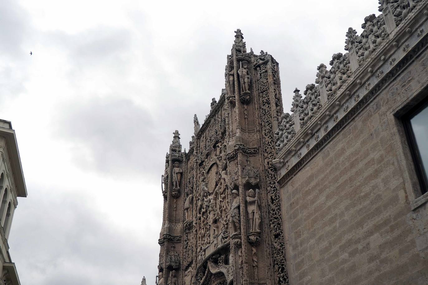 Detalles de la zona de San Pablo, junto al Palacio Pimentel, el colegio de San Gregorio y el Museo de Escultura