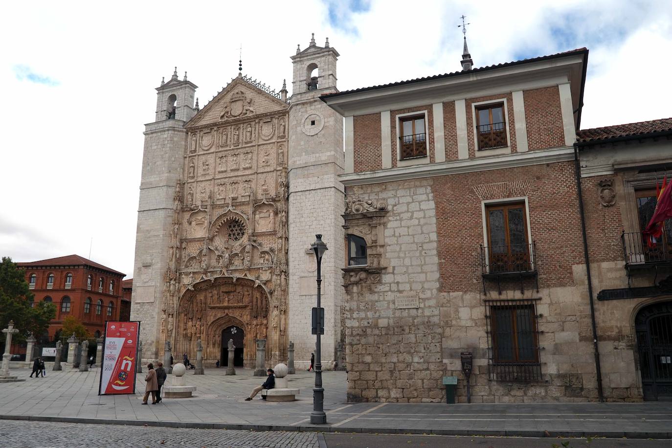 Detalles de la zona de San Pablo, junto al Palacio Pimentel, el colegio de San Gregorio y el Museo de Escultura