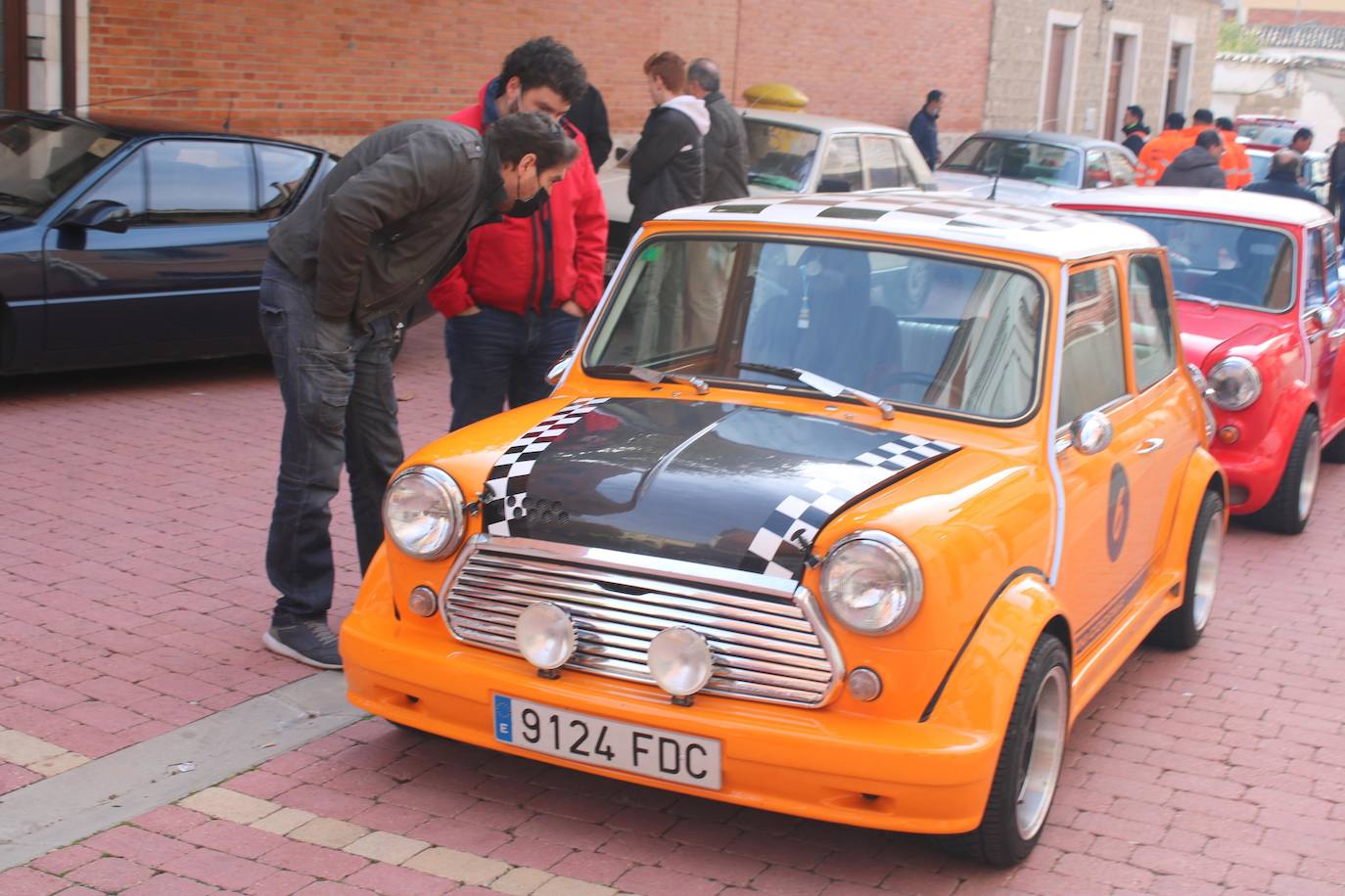 Fotos: Los coches clásicos despiertan admiración en el Cerrato