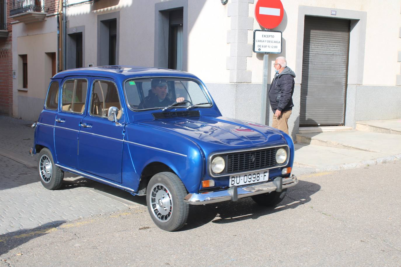 Fotos: Los coches clásicos despiertan admiración en el Cerrato