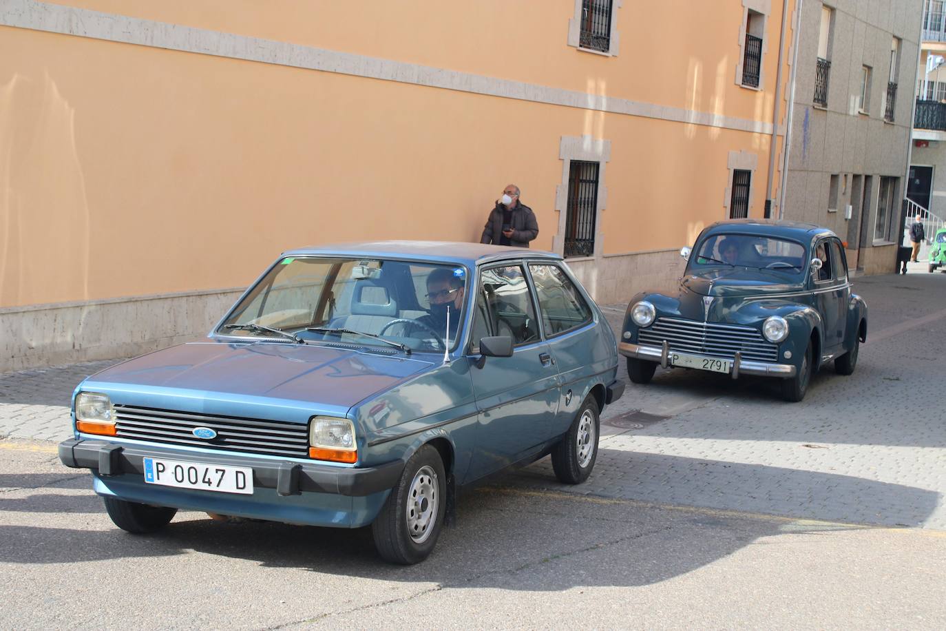 Fotos: Los coches clásicos despiertan admiración en el Cerrato