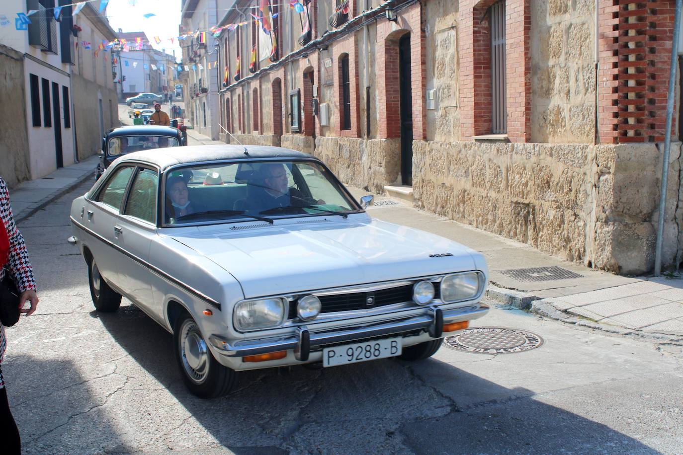 Fotos: Los coches clásicos despiertan admiración en el Cerrato