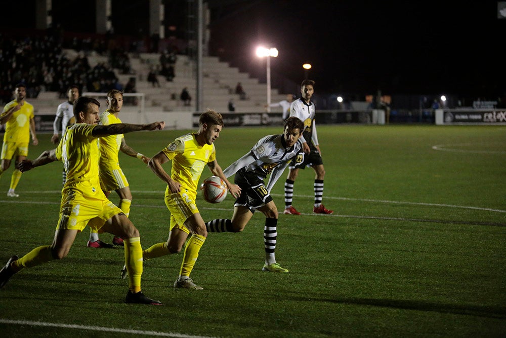 Montes evita en el 91 la primera derrota casera de un gris Unionistas ante un Badajoz con 10 desde el 41 (2-2)