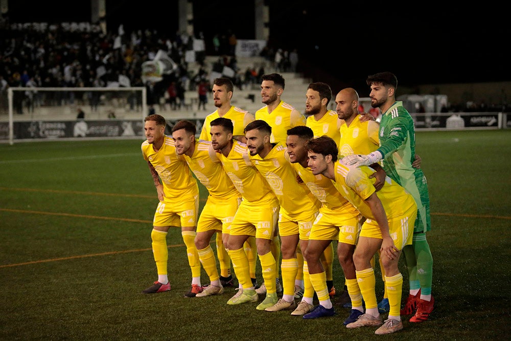 Montes evita en el 91 la primera derrota casera de un gris Unionistas ante un Badajoz con 10 desde el 41 (2-2)