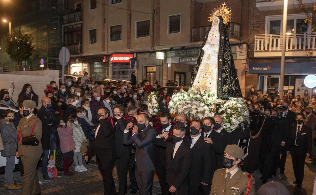 La imagen de la Dolorosa, a la salida del templo, ayer. 