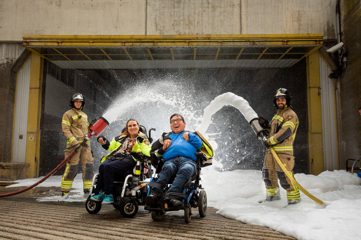 Fotos: Calendario solidario de los Bomberos de Burgos destinado a APACE