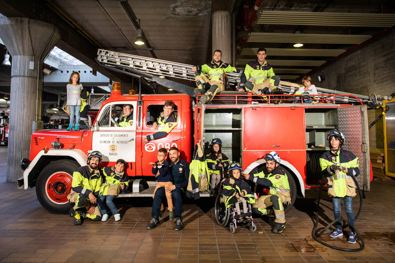 Fotos: Calendario solidario de los Bomberos de Burgos destinado a APACE