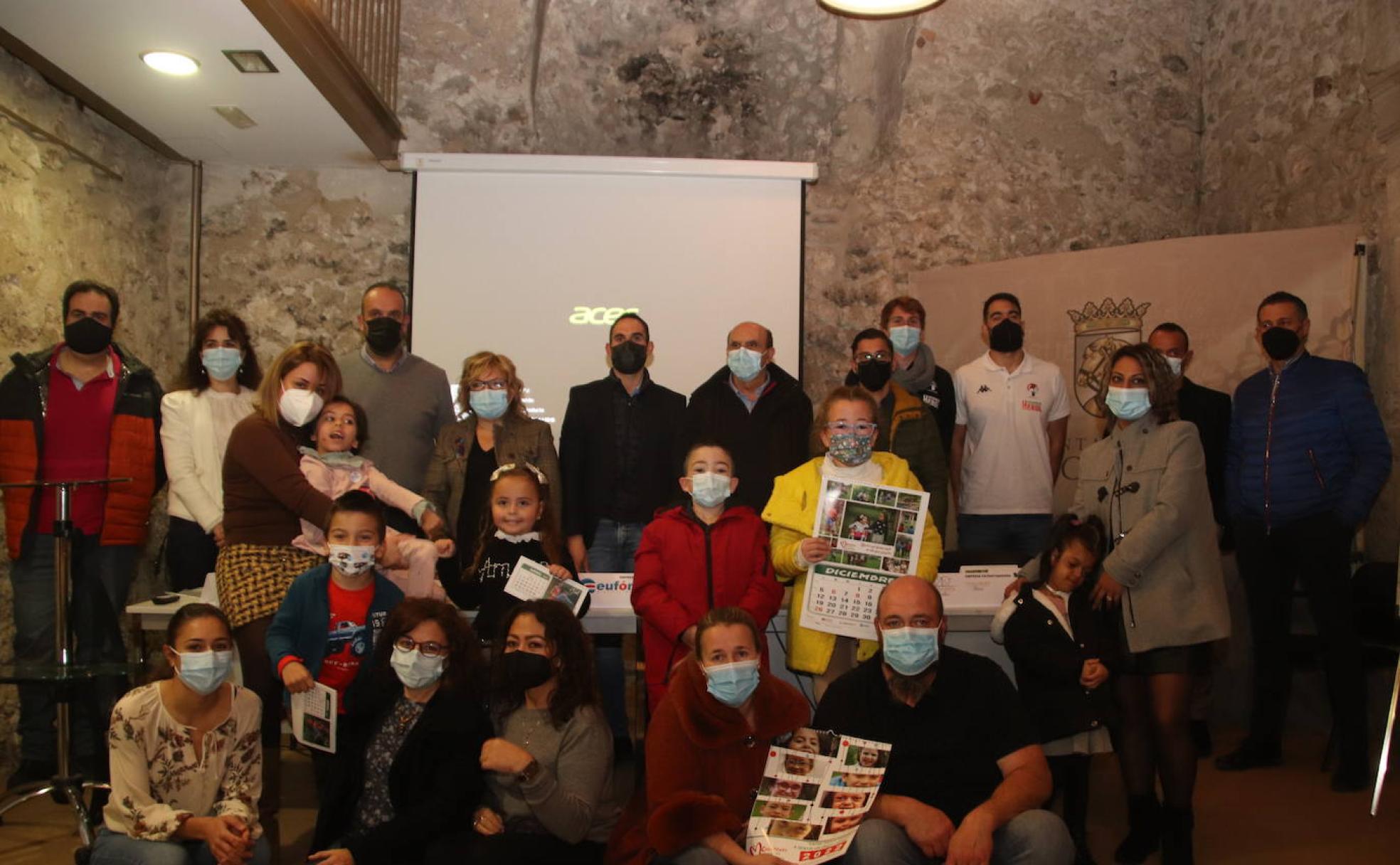 Niños, padres y deportistas, durante la presentación de la iniciativa.