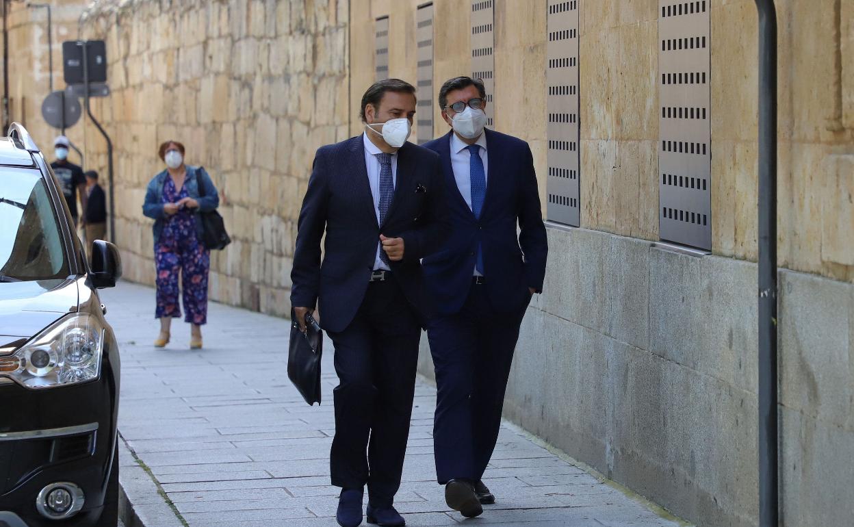 El diputado José Antonio Bermúdez de Castro, en junio, cuando prestó declaración en el juzgado por la investigación de la posible financiación ilegal del PP de Salamanca en las primarias autonómicas.