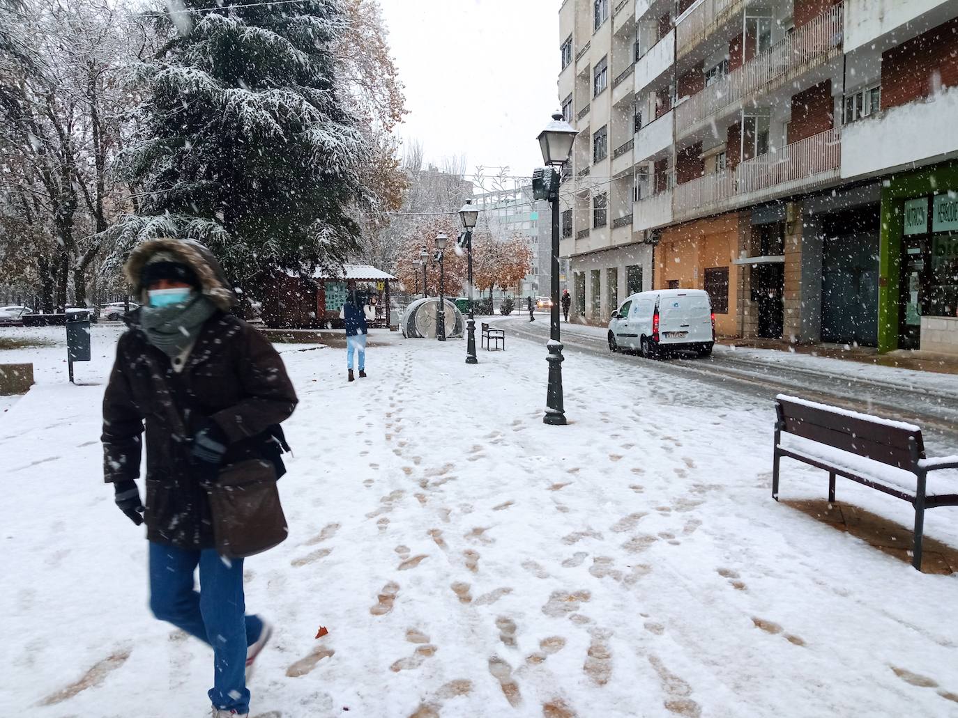 Fotos: La nieve introduce a Palencia el 24 de noviembre en la Navidad