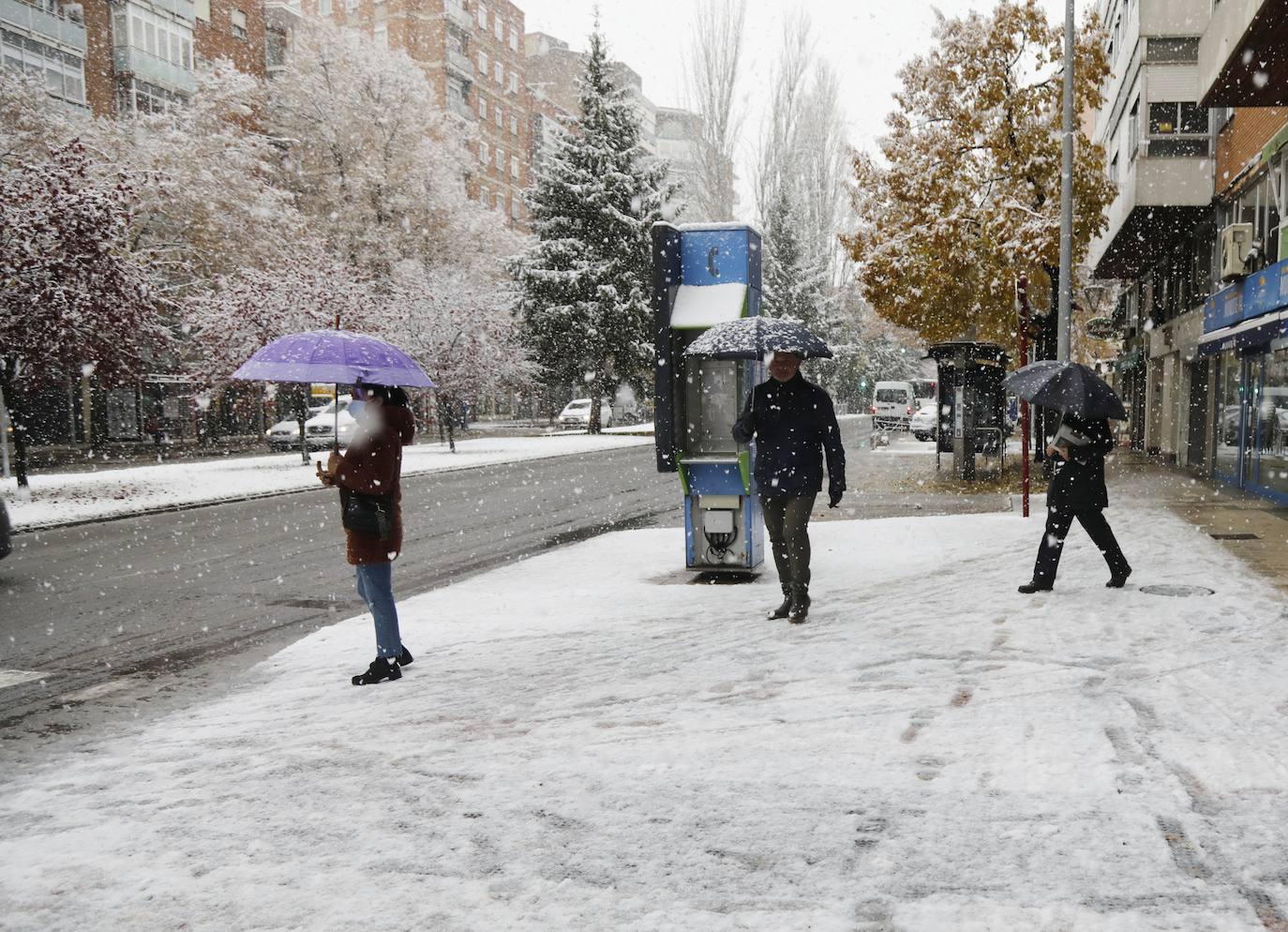 Fotos: La nieve introduce a Palencia el 24 de noviembre en la Navidad