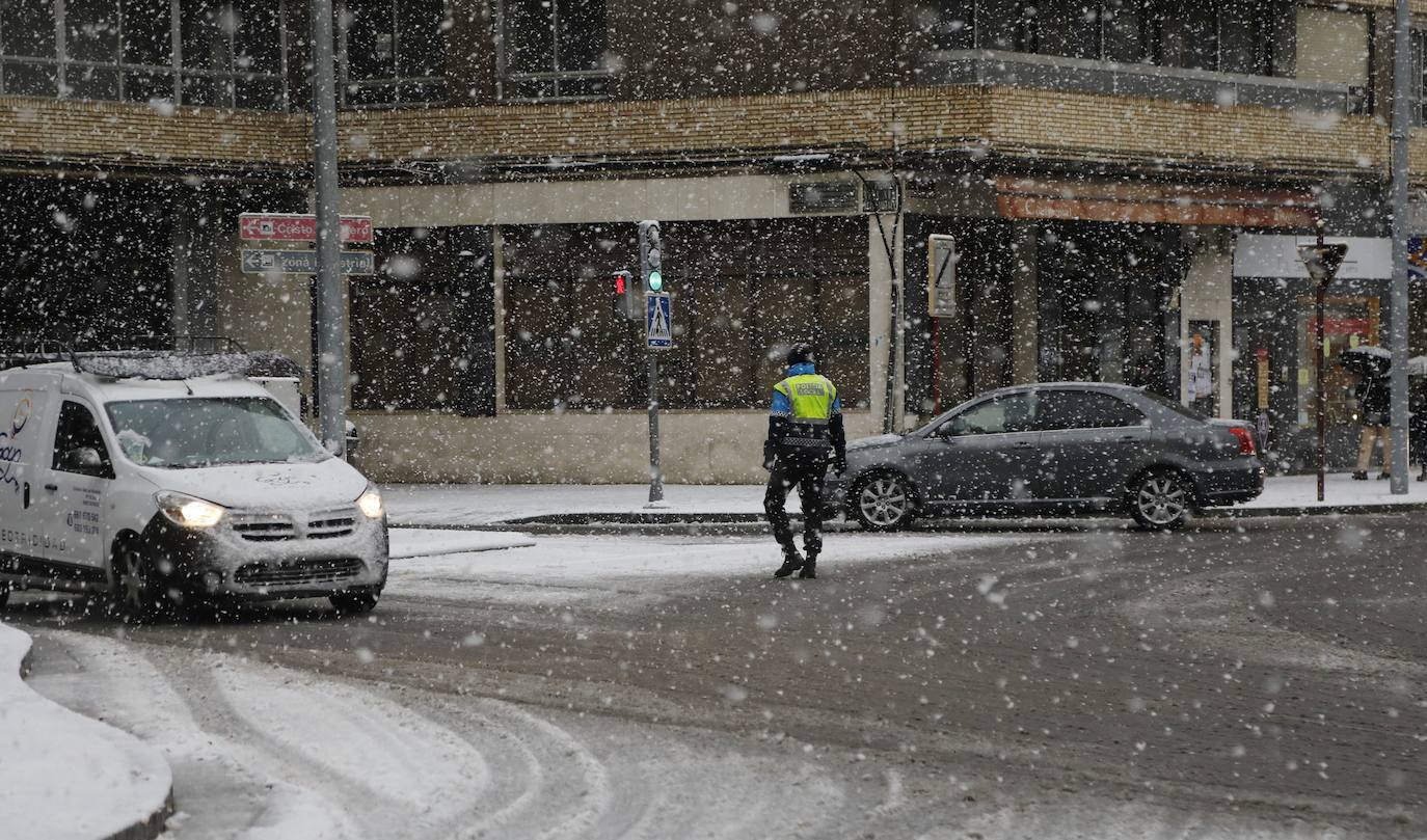 Fotos: La nieve introduce a Palencia el 24 de noviembre en la Navidad