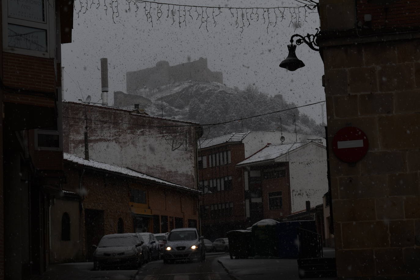 Fotos: Aguilar de Campoo también se tiñe de blanco