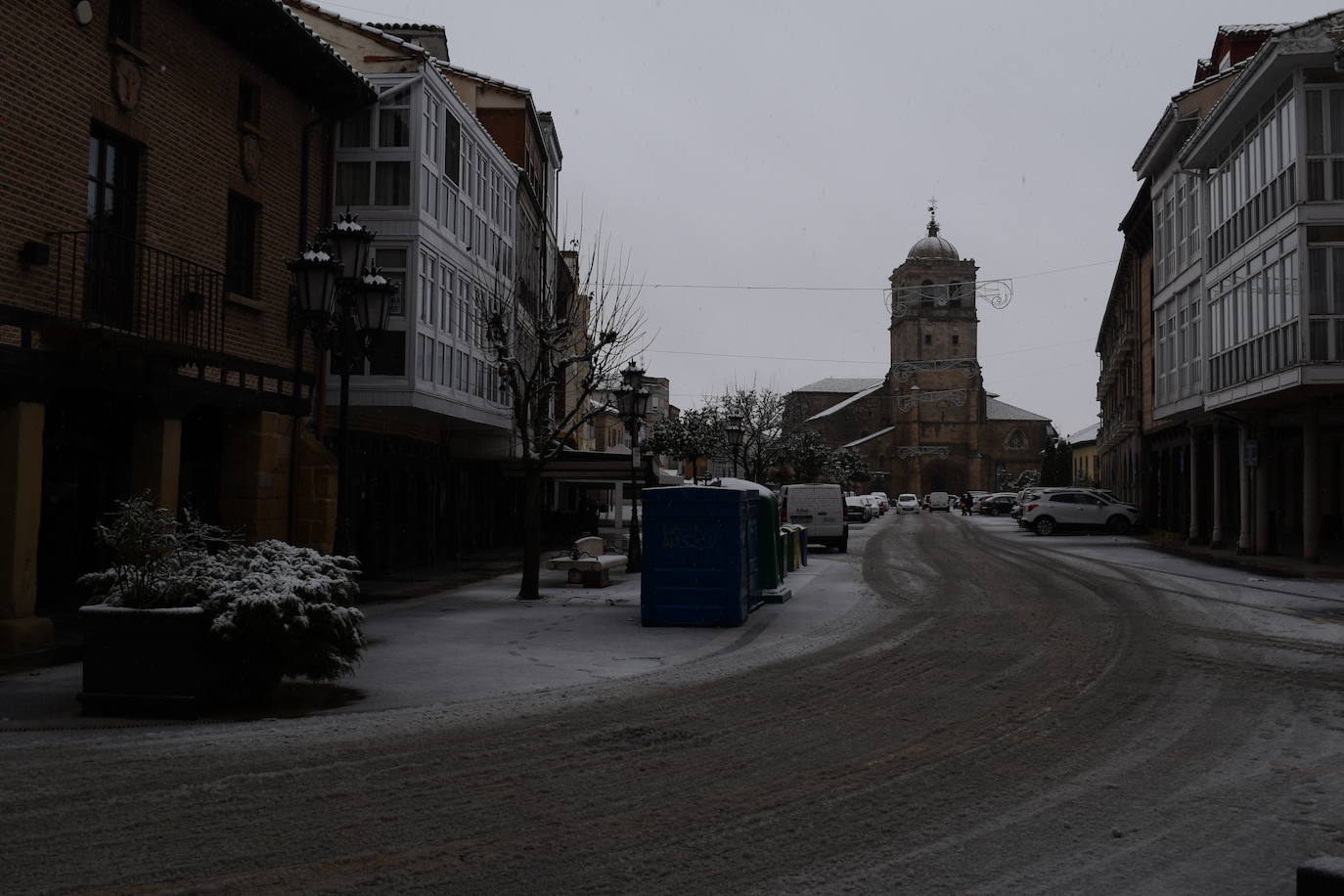 Fotos: Aguilar de Campoo también se tiñe de blanco