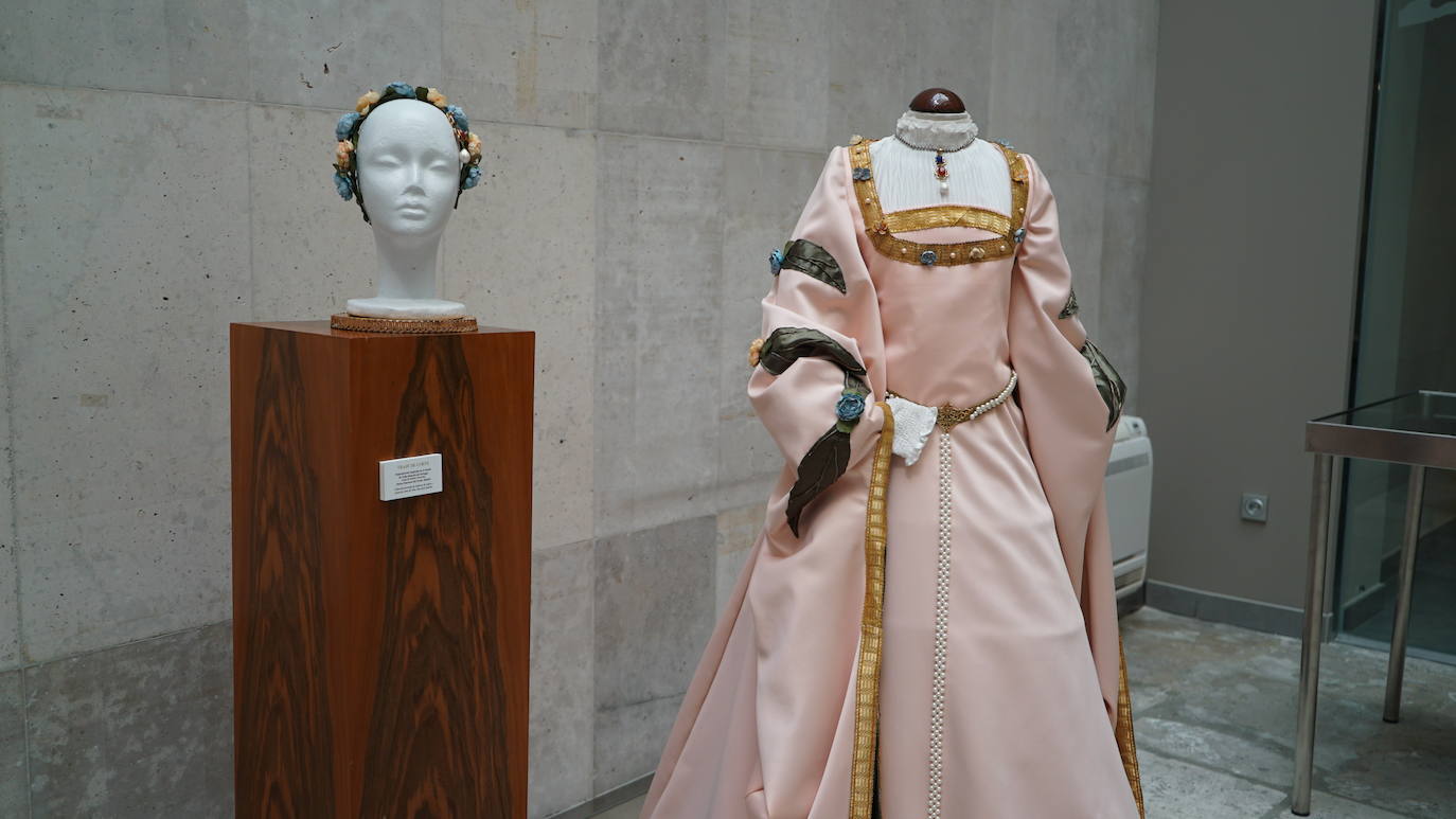 Vestidos de la exposición del Museo de la Universidad de Valladolid.