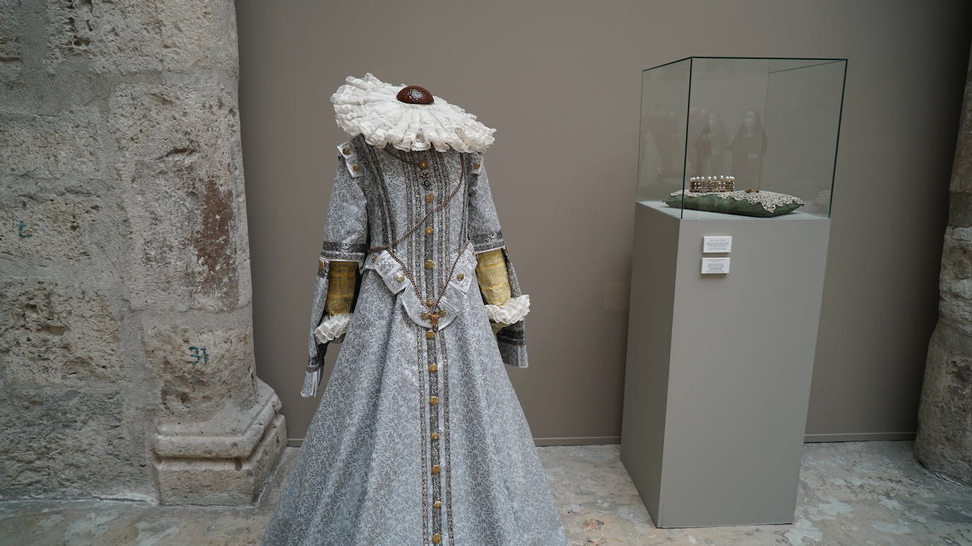 Vestidos de la exposición del Museo de la Universidad de Valladolid.