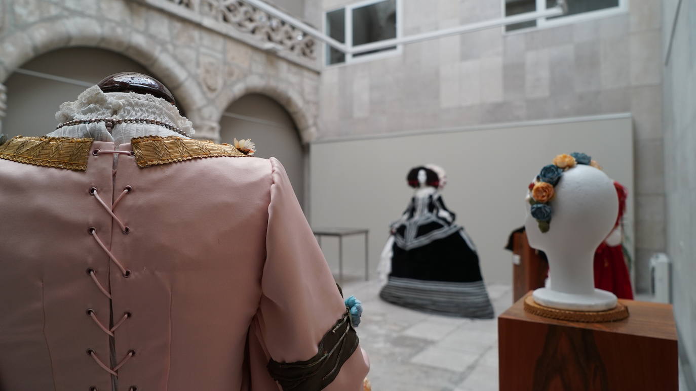 Vestidos de la exposición del Museo de la Universidad de Valladolid.