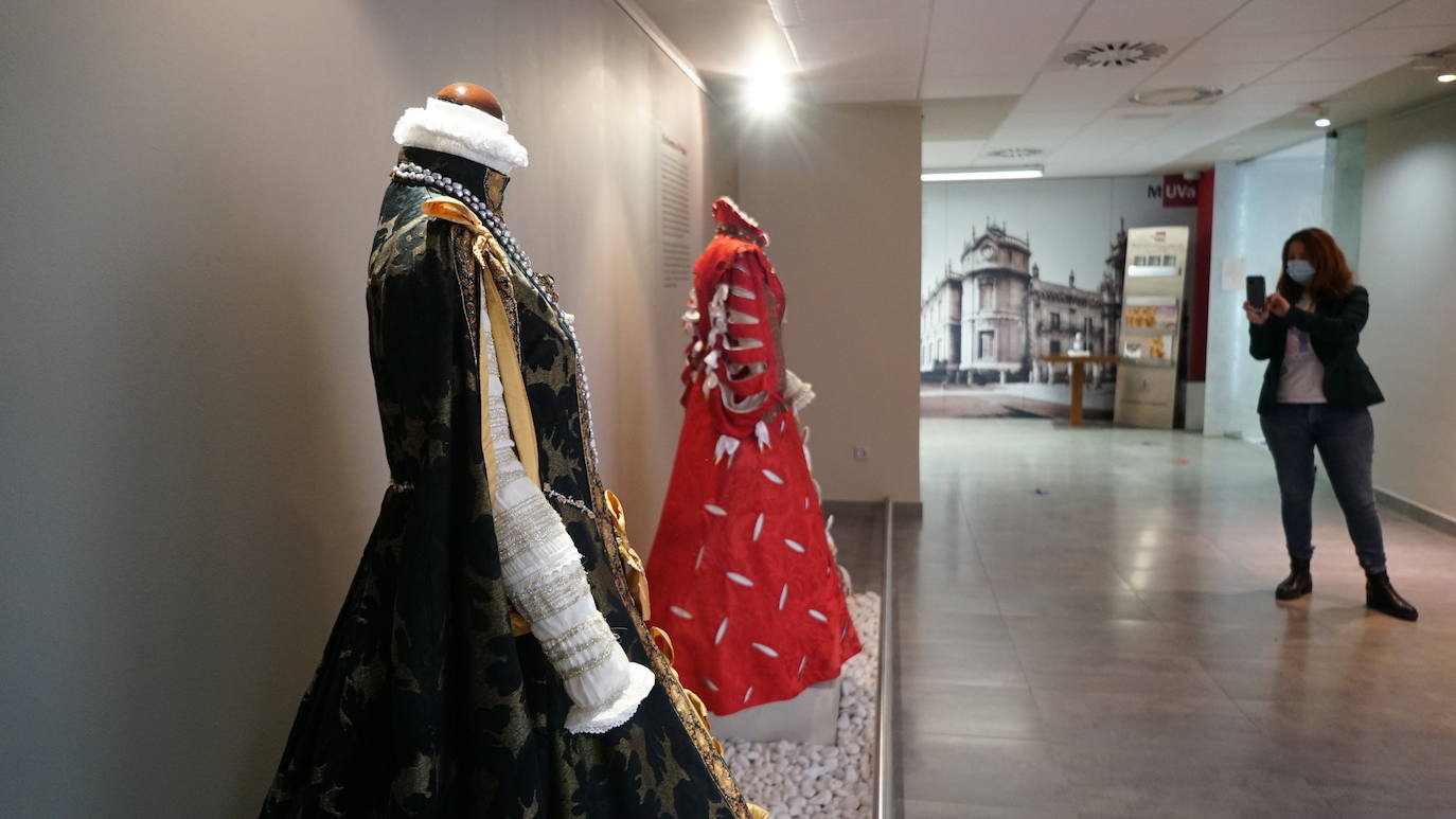 Vestidos de la exposición del Museo de la Universidad de Valladolid.