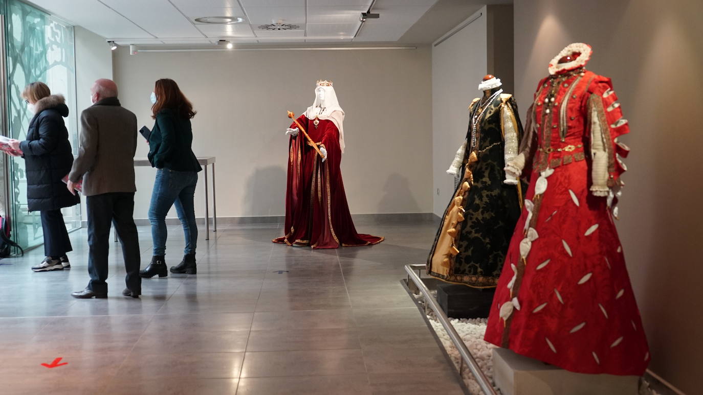 Vestidos de la exposición del Museo de la Universidad de Valladolid.