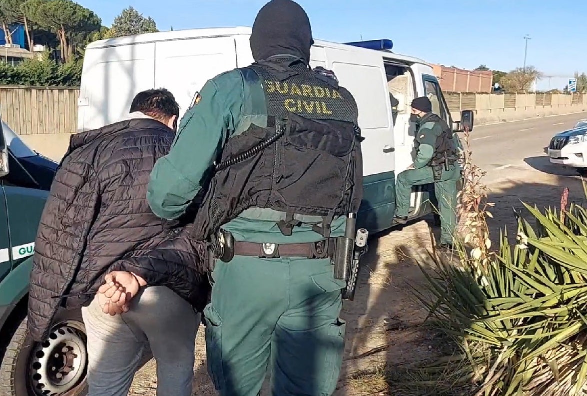 Fotos: Redada contra un clan familiar de okupas de un chalé junto a La Corala en Laguna de Duero