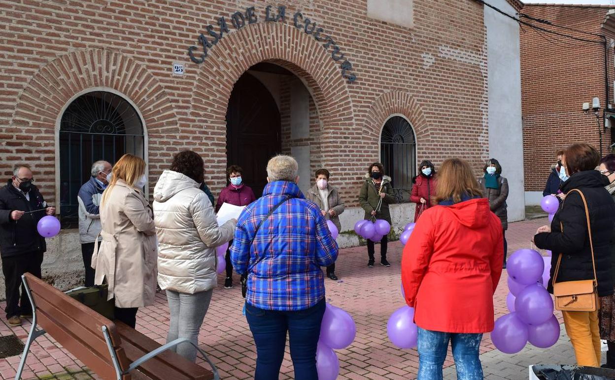 Concenetración en Rueda en el Día Internacional contra la Violencia hacia las Mujeres.