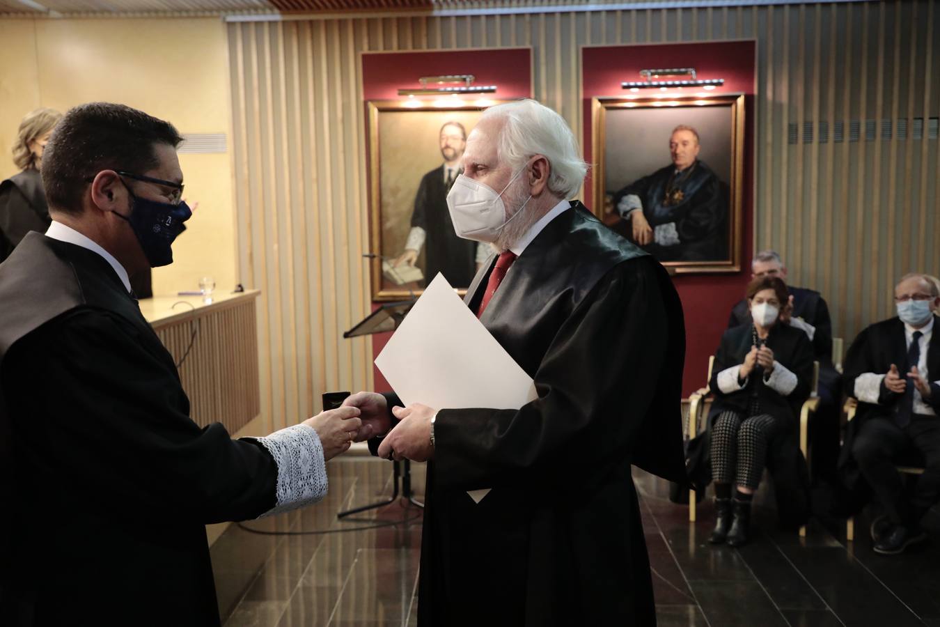 Fotos: Insignias de Oro y de Plata para los abogados de Valladolid