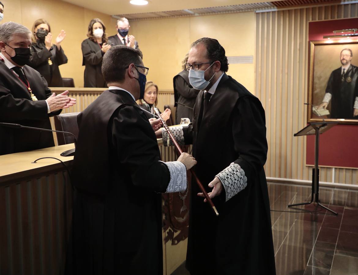 Fotos: Insignias de Oro y de Plata para los abogados de Valladolid